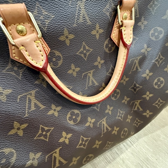 Authentic Louis Vuitton Monogram Speedy Bandouliere 40 - Picture 12 of 16